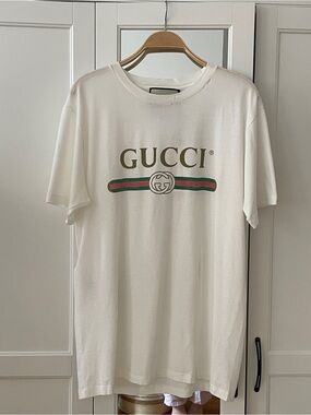 Gucci distressed logo tee w/ flower appliqué NWT